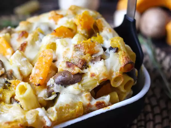 Receta Pasta al horno con calabaza, setas y bechamel