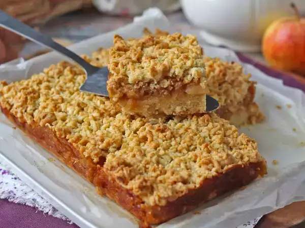 Receta Szarlotka: tarta polaca de manzana con cobertura crujiente