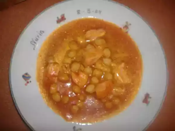 Receta Garbanzos con salmón y salsa de tomate