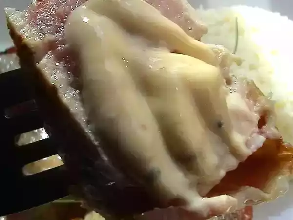 Receta Solomillo de atún en salsa de queso a la pimienta.