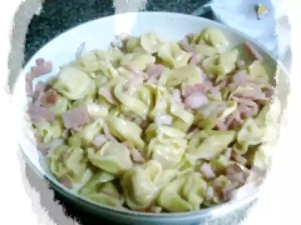 Receta Tortellini de pollo con beicon y nata