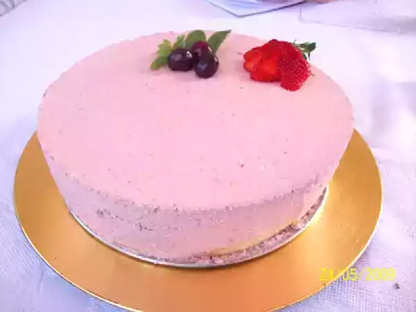 Receta Tarta mousse de fresas con corazón de nata