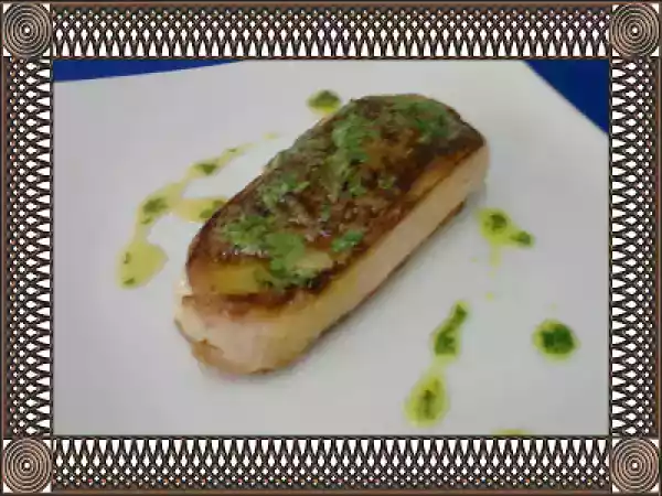 Receta Churrasquito de salmon entrelazado con tocineta al ajillo de cilantro y perejil