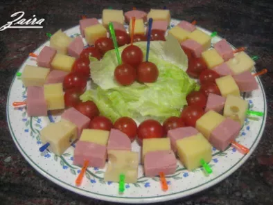 Receta Pinchos de queso emmentaler, jamón y tomates cereza