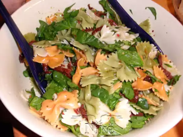 Receta Ensalada disociada: ensalada de pasta con espinacas