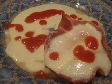 Receta Huevos moldeados con bechamel y tomate