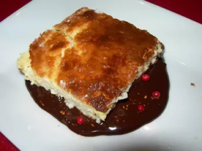 Receta Tarta de queso fresco y mascarpone con salsa de chocolate a la pimienta rosa. paso a paso