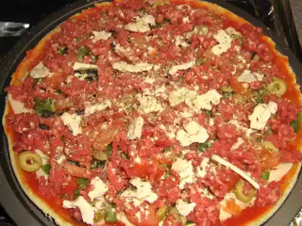 Receta Sin gluten, huevo ni lactosa - pizza de carne picada y aceitunas.
