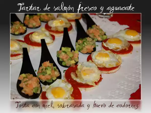 Receta Tartar de salmón fresco y aguacate - tostas con miel, sobrasada y huevos de codorniz