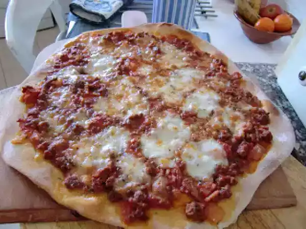 Receta Pizza de harina de garbanzos con salsa boloñesa