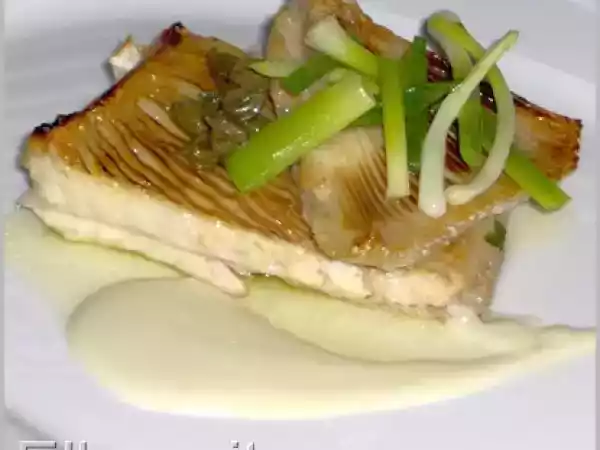 Receta Raya asada con ajetes, alcaparras y su pil pil