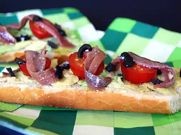 Receta Bocadillo de aguacate con anchoas