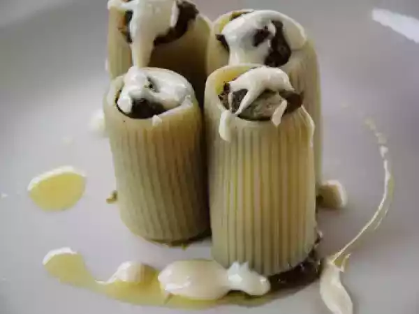 Receta El inventor21: macarrones gigantes con morcilla y espárragos
