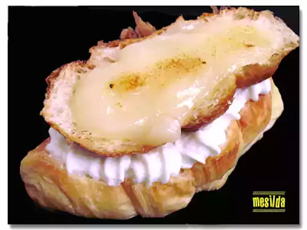 Receta Croissants de crema y nata