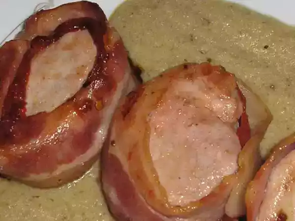 Receta Medallones de solomillo sobre salsa de setas.