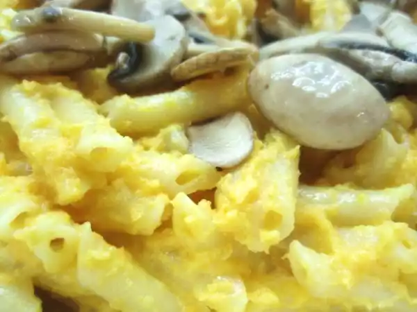 Receta Macarrones con salsa de zanahoria y champiñones