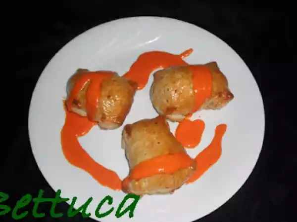 Receta Pimientos rellenos en hojaldre con salsa de piquillos