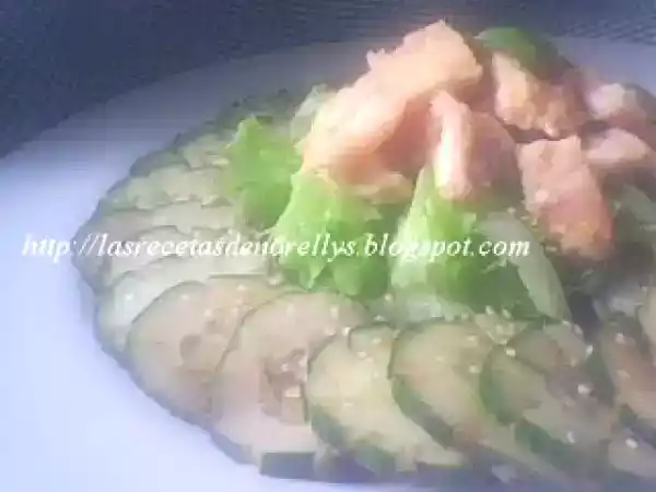 Receta Ensalada oriental de pepino, lechuga y pollo
