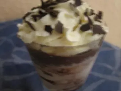Receta Copa de helado de tiramisu, mousse y nata