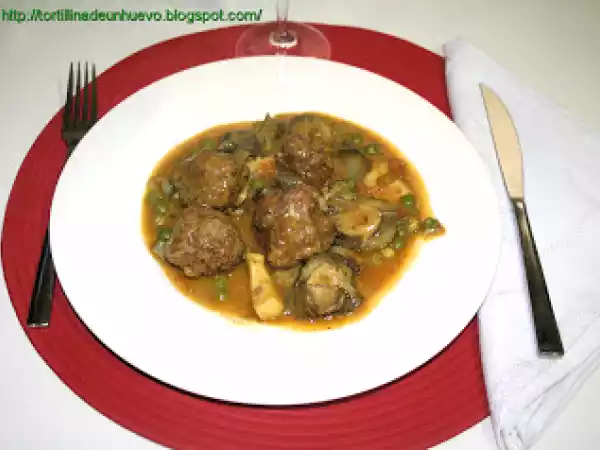 Receta Albóndigas con sepia, alcachofas y guisantes