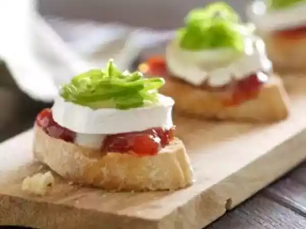 Receta Confit de tomate con queso sobre pan