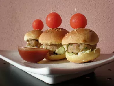 Receta Mini hamburguesas caseras con salsa bbq (homemade mini burger with bbq sauce)