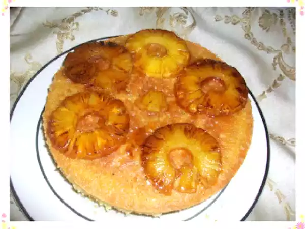 Receta Bizcocho borracho al ron con piñas caramelizadas