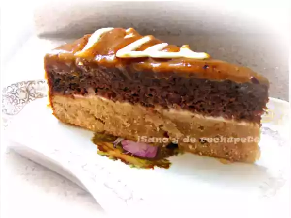 Receta Tarta de dos bizcochos con yema tostada