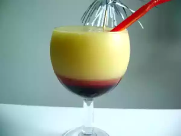Receta Cocktail sin alcohol de piña, pera y fresas