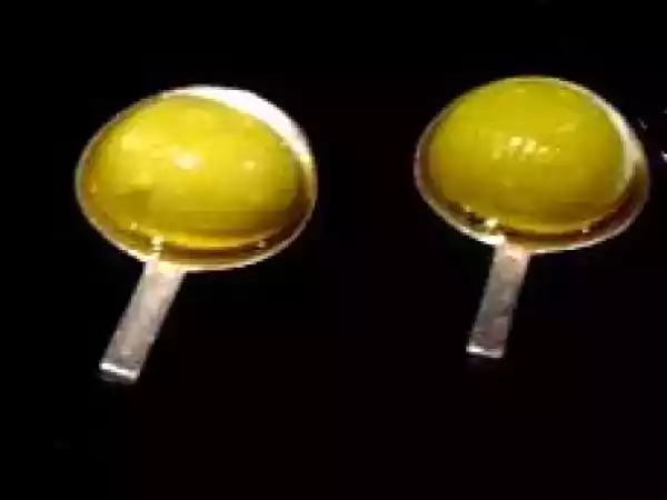 Receta Ensalada de gelatina de tomate a la albahaca con anchoas y helado de aceite de oliva