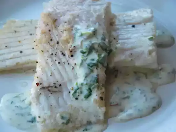 Receta Raya con salsa de yogur y cilantro