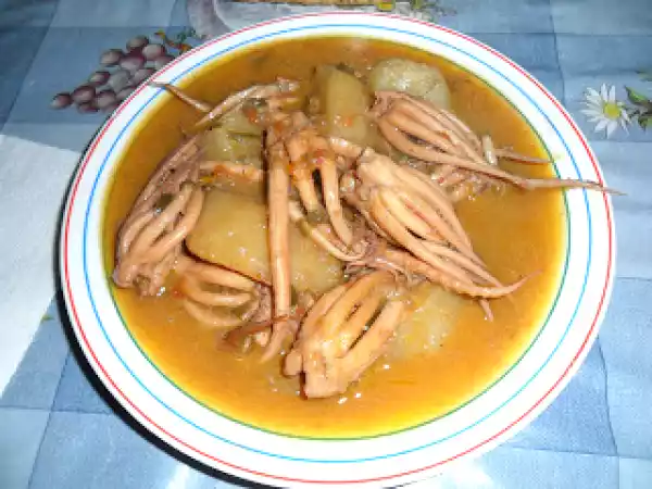 Receta Patas de rejos en salsa y cosas de la huerta
