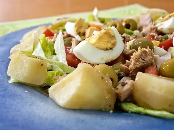 Receta Ensalada de patata en dos versiones
