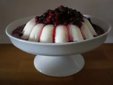 Receta Bavarois de yogurt con frutos rojos (yogurt bavarois with berries)