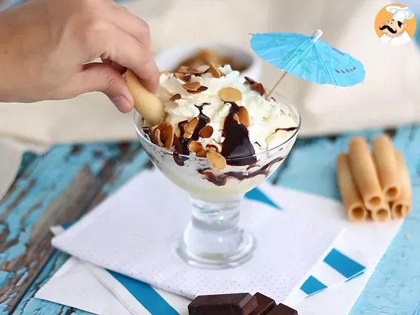 Dama blanca, helado de vainilla con chocolate y nata - Receta Petitchef