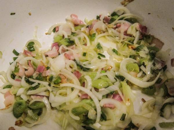 Col guisada con bacon y comino - Preparación paso 2