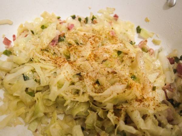 Col guisada con bacon y comino - Preparación paso 4