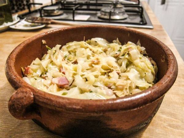 Col guisada con bacon y comino - Preparación paso 5