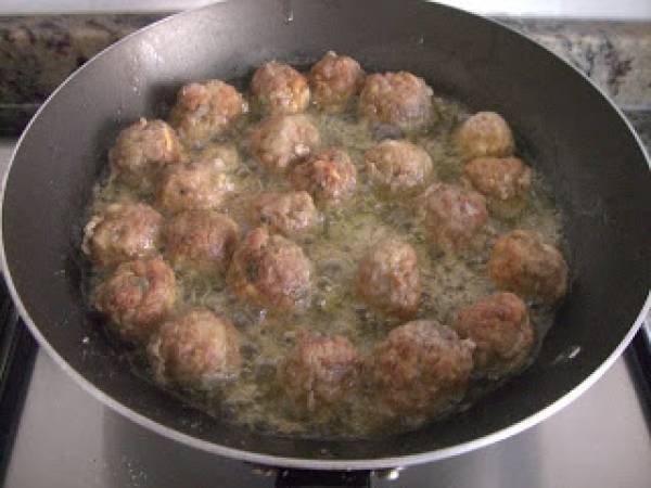 Brochetas de albóndigas con patatas - Preparación paso 1