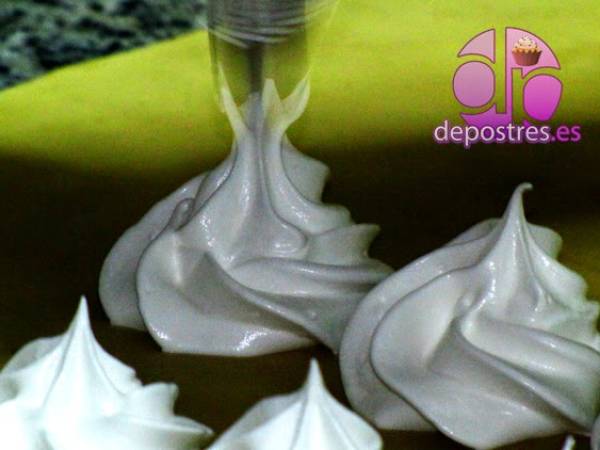 Merengue francés rellenos - Preparación paso 2