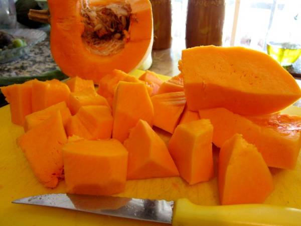 Crema de calabaza al curry con guarnición de uvas - Preparación paso 2