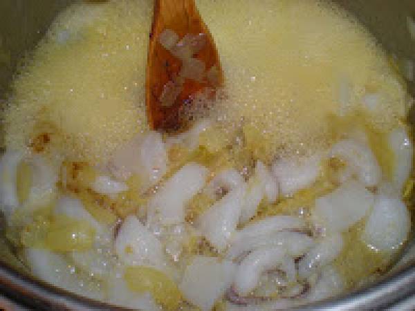 Sepia con guisantes y champiñones. - Preparación paso 7