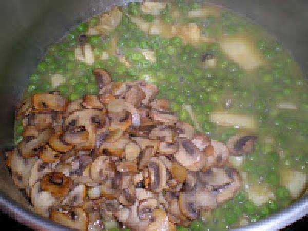 Sepia con guisantes y champiñones. - Preparación paso 10