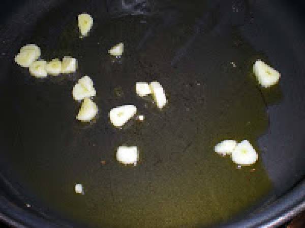 Sepia con guisantes y champiñones. - Preparación paso 1