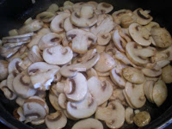 Sepia con guisantes y champiñones. - Preparación paso 2