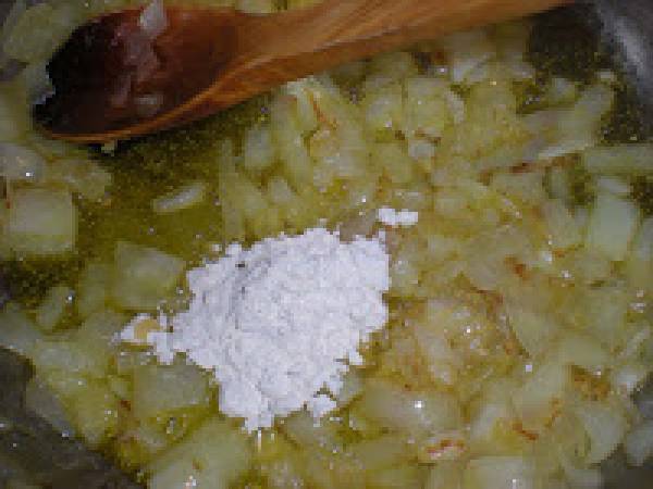 Sepia con guisantes y champiñones. - Preparación paso 5