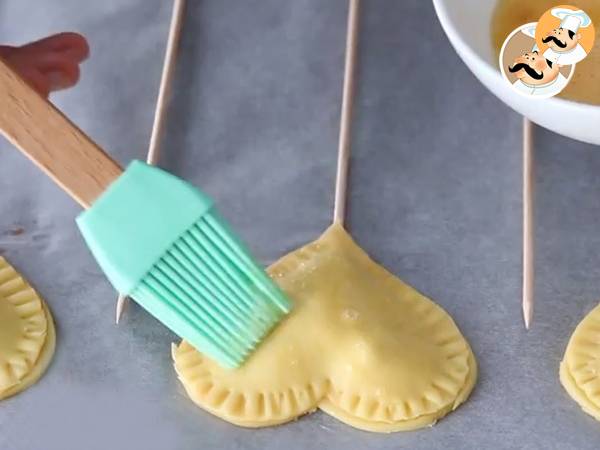 Pie Pops, Empanadillas de corazón en palitos - Preparación paso 6