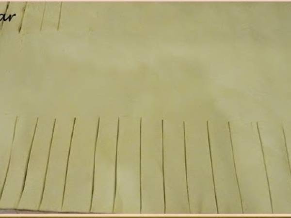 Trenza de hojaldre con queso brie y moras - Preparación paso 1