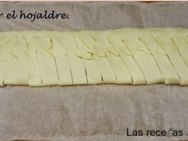 Trenza de hojaldre con queso brie y moras - Preparación paso 2