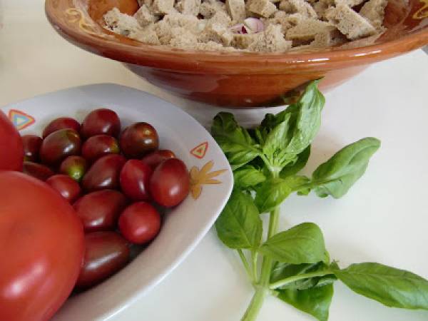 Ensalada Panzanella de la toscana - Preparación paso 1